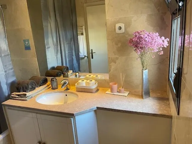 Besthomestay- Lisbon- Garden, Pool & Garage Apartment Lisbon
