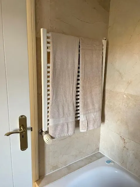 Besthomestay- Lisbon- Garden, Pool & Garage 0*, Lisbon Portugal